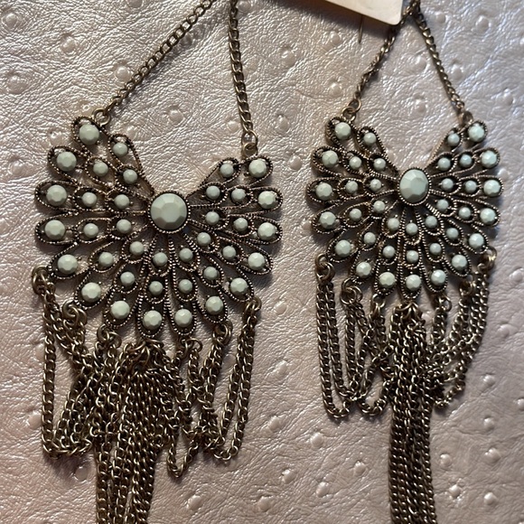 New 🦚 Fun Fashion Earrings - Picture 3 of 5